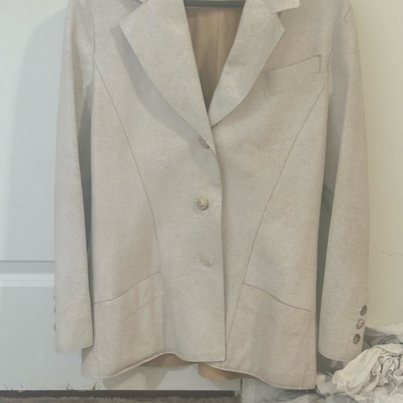 Rare calf skin Chanel jacket worn 2x - Picture 11 of 12